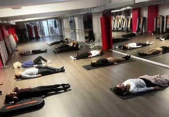 Séance collective de sophrologie animée par Caroline